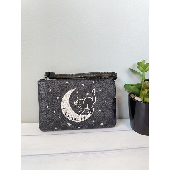 NWT Coach CW869 Signature Corner Zip Wristlet with Halloween Graphic - Picture 1 of 5